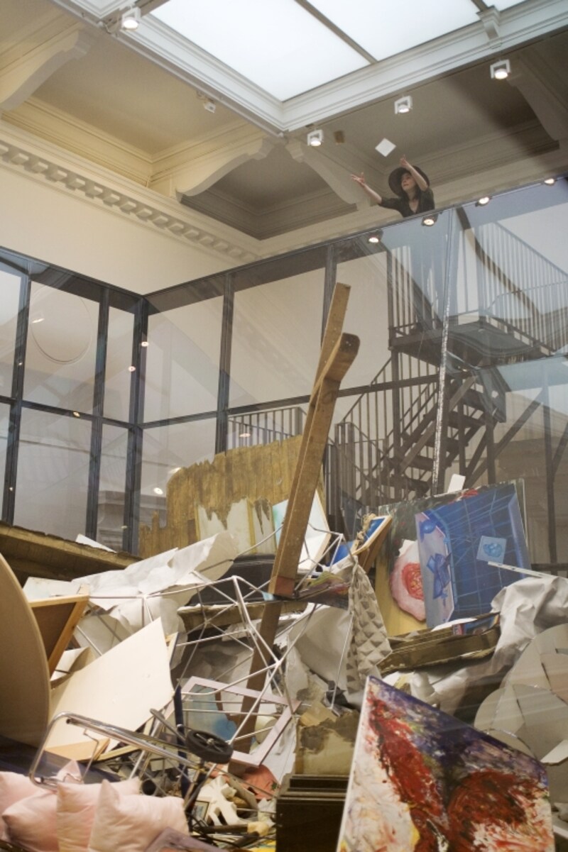 マイケル・ランディ《アート・ビン》 2010  サウス・ロンドン・ギャラリーでの展示風景