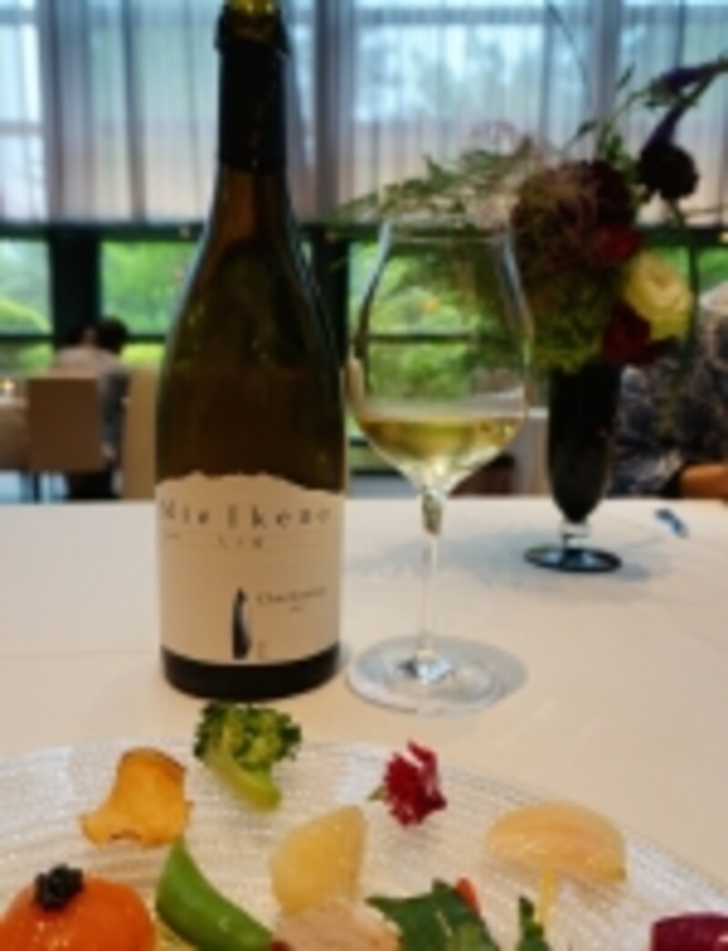 地元の食材を使った料理と地元のワインは最高の組み合わせ