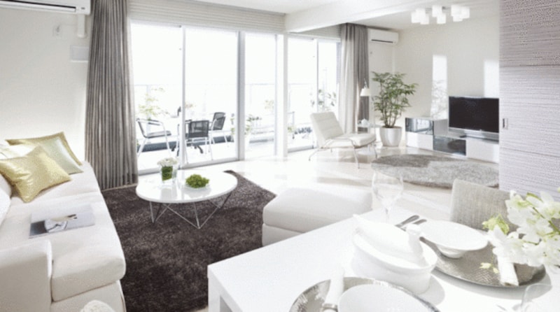 サッシの高さが約2m17cm確保されており、開放感あるリビングになっている