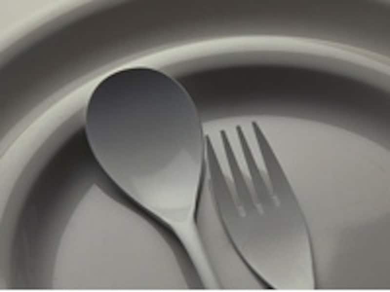 どんな料理でも合わせやすい食器は白いもの。数少なく揃えるなら、ベター