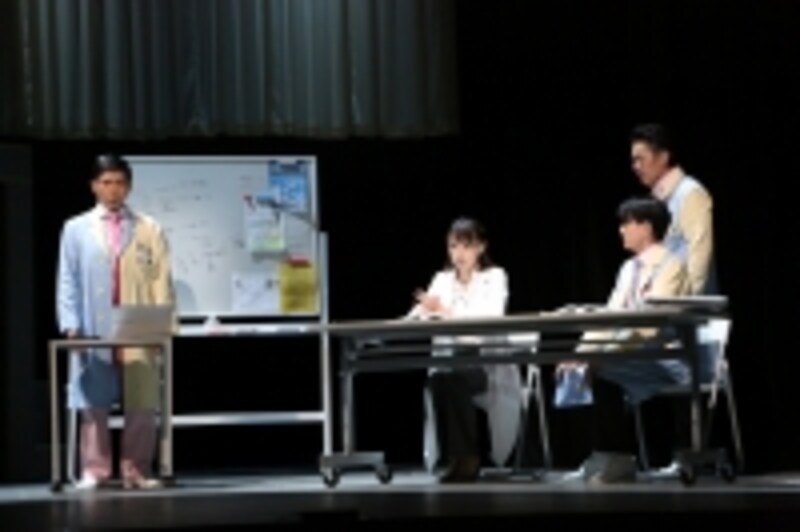 『道化の瞳』写真提供：東宝演劇部