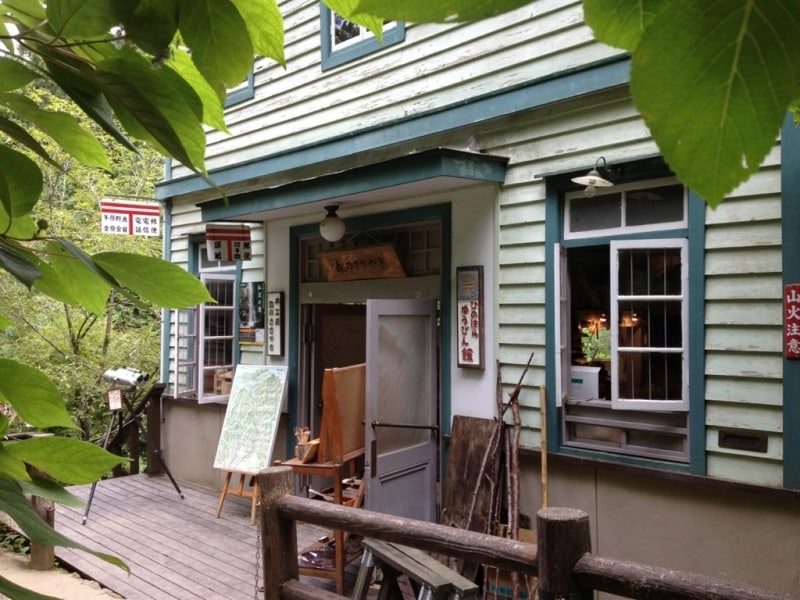 「森のささやき」の入口