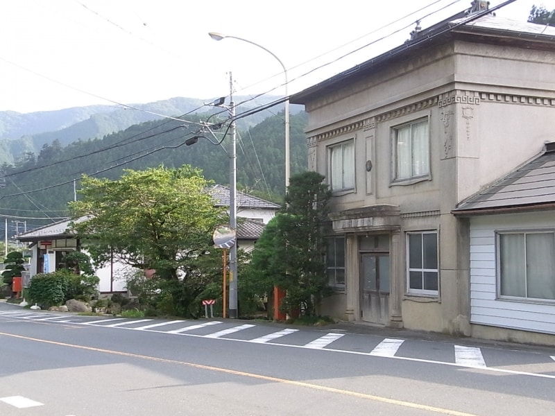 埼玉・名栗郵便局の新旧局舎