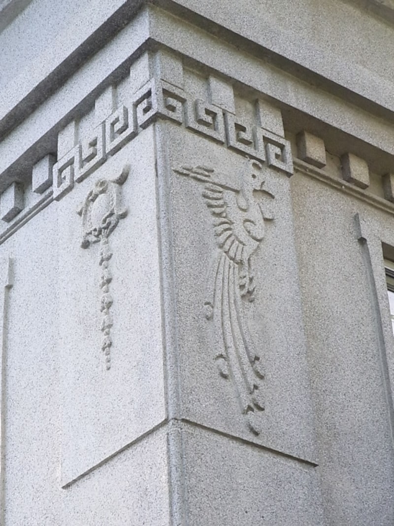 旧名栗郵便局に描かれた鳥の模様