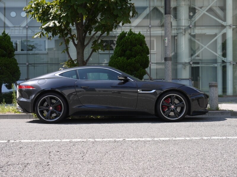 ジャガーFタイプ・クーペ・サイド