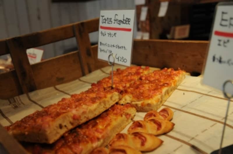 タルトフランベやエピなど、焼きたてを愉しみたいパン