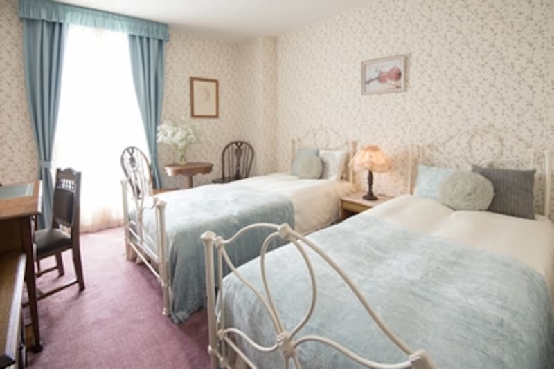 グリーンゲイブルズのアンの部屋のイメージを再現したスペシャルルーム