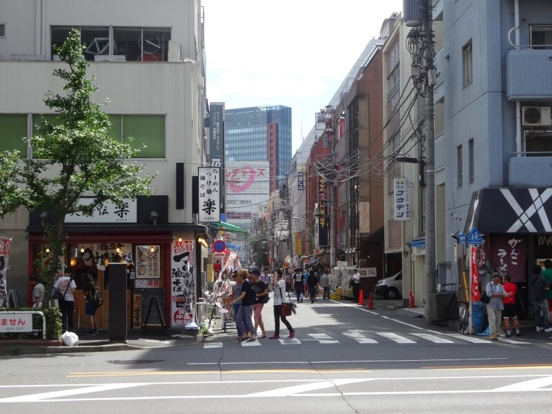 秋葉原へ続く道は人でいっぱい