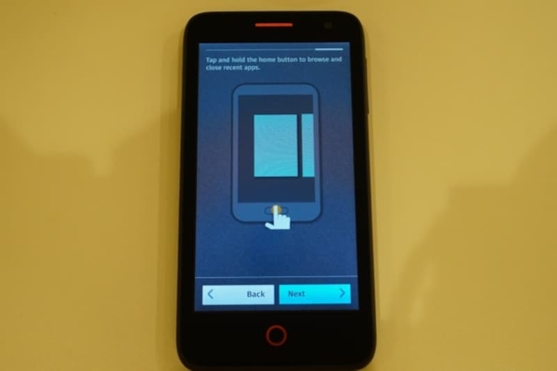 ホームボタン長押しでアプリ切り替えや終了ができます。