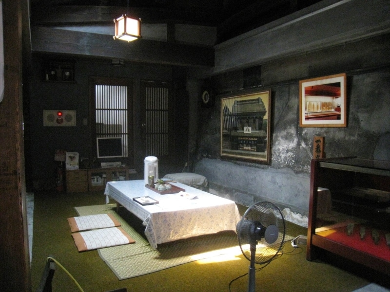 靴を脱いでくつろぐこともできます。