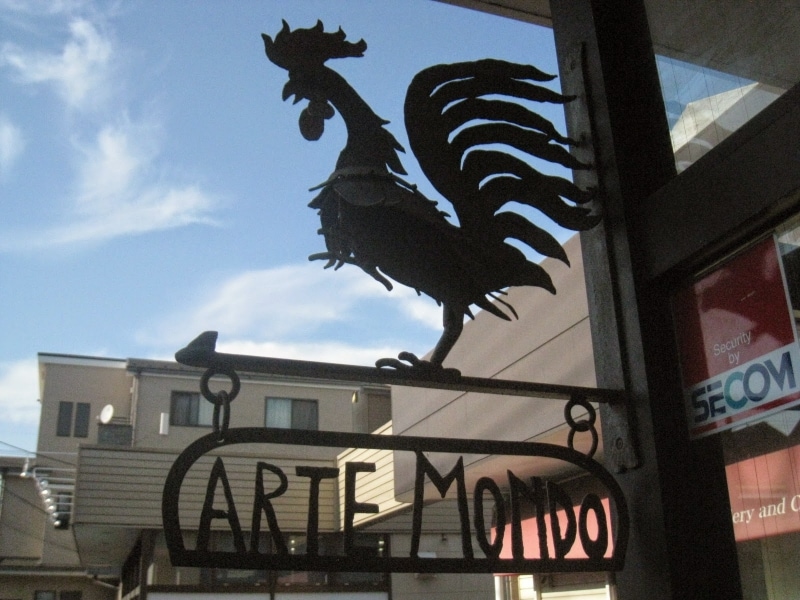 入り口にある看板。異国っぽい。