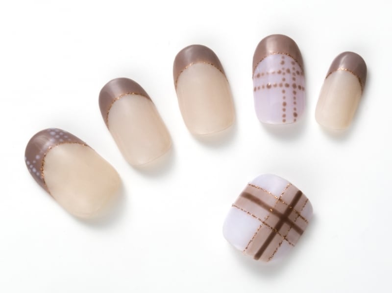 秋の優しいフレンチネイル