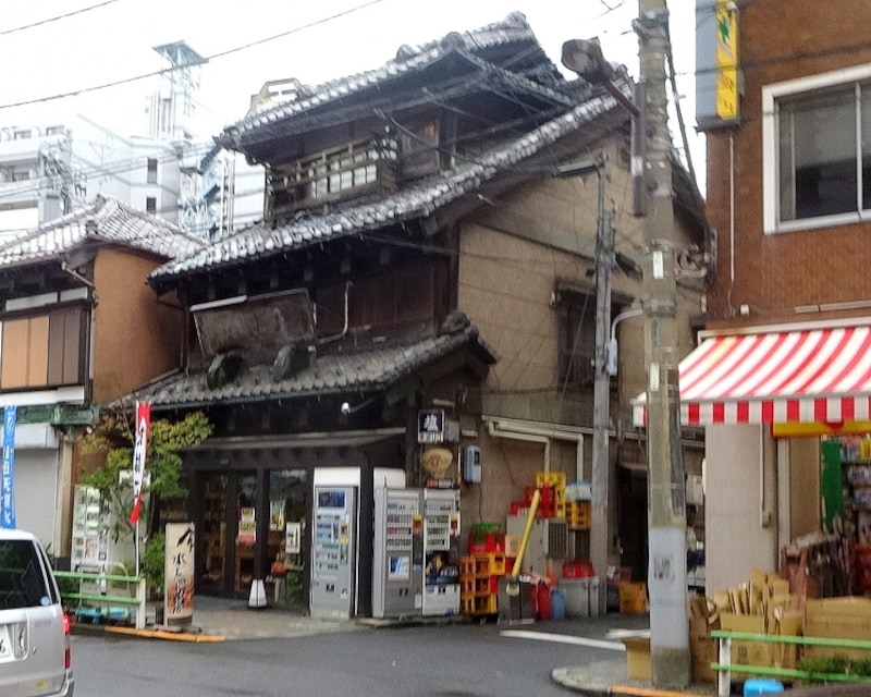 今も酒屋さんとして営業している