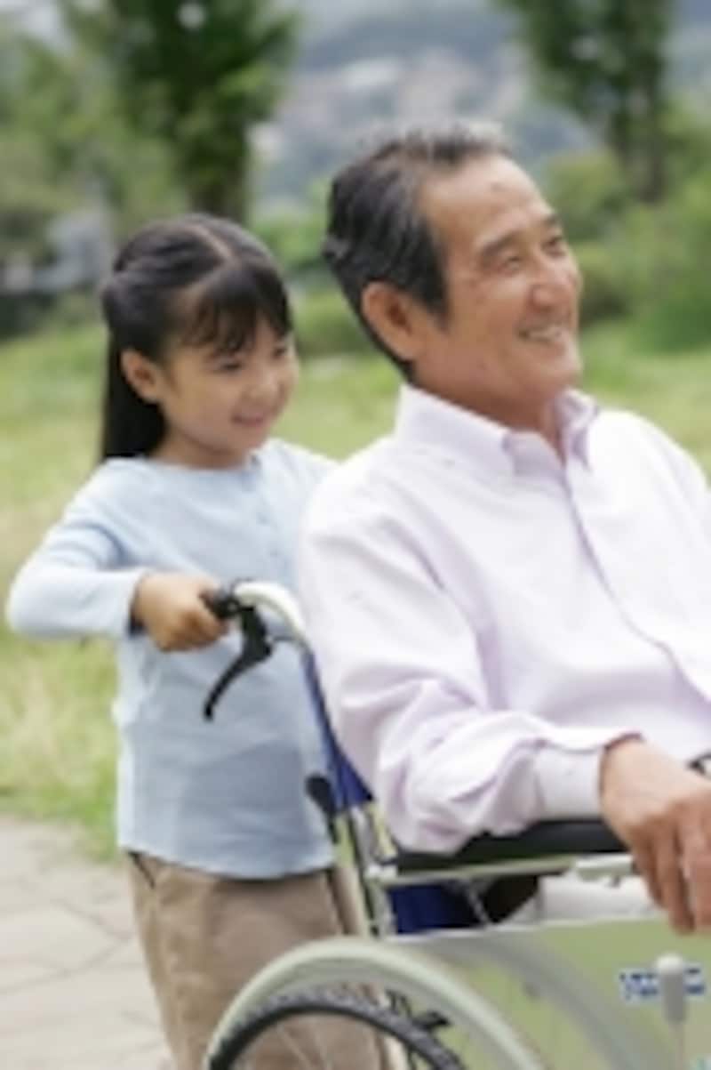 家族に頼らなくても済むよう介護へ備えておきたい