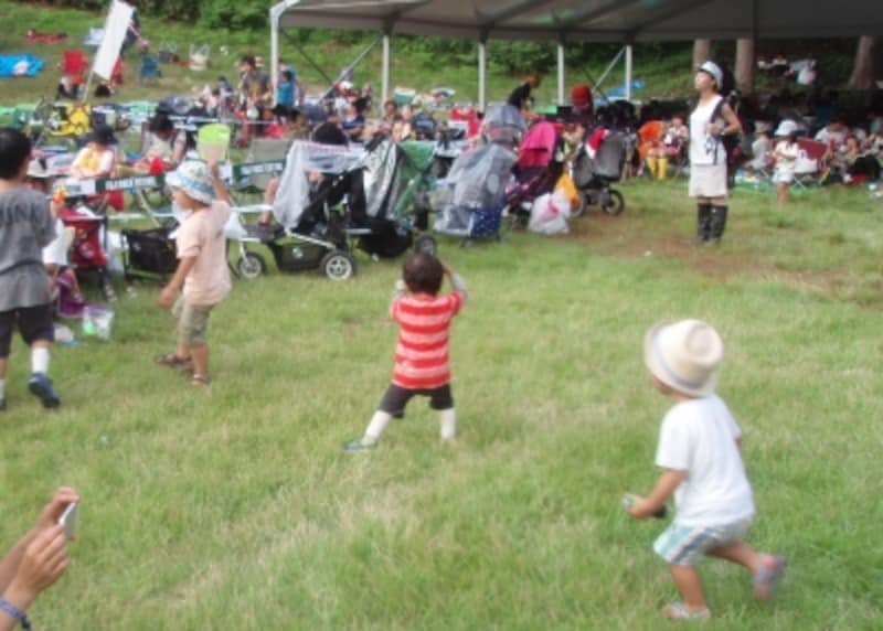 プライオリティーテント前の芝生