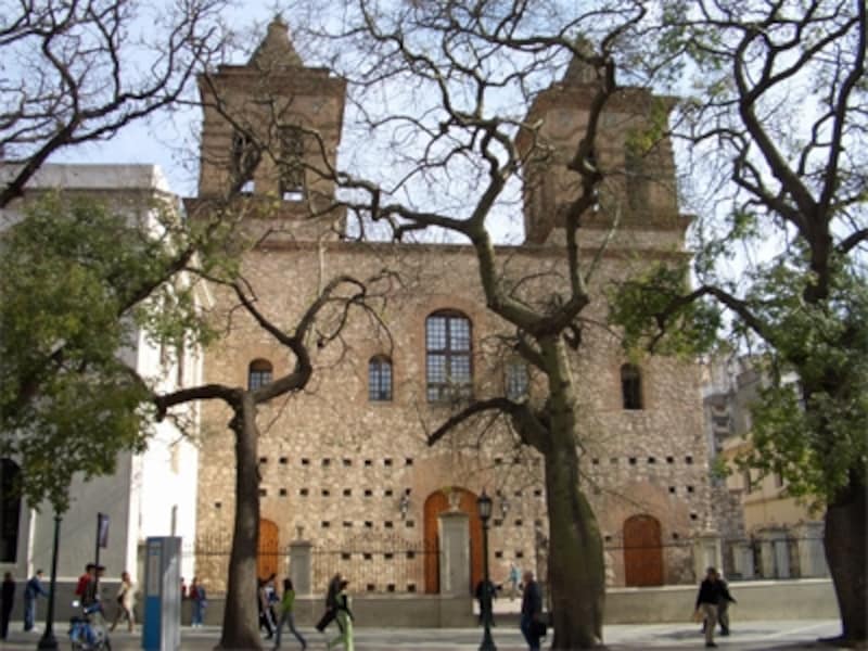 世界遺産にも登録されているマンサナ・へスイティカと呼ばれる一角が見どころ。