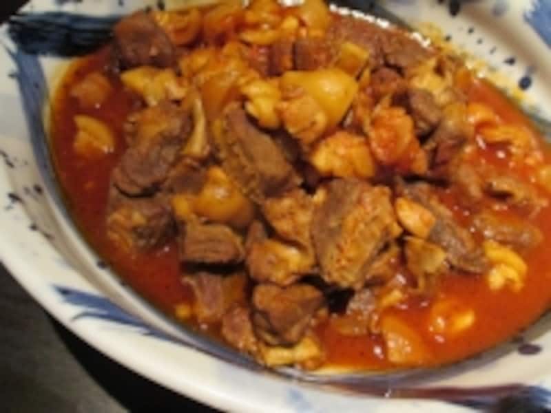 「骨抜き豚足と豚ハラミのトマトソース」。女子に大人気。これがダメな女子はいません！！