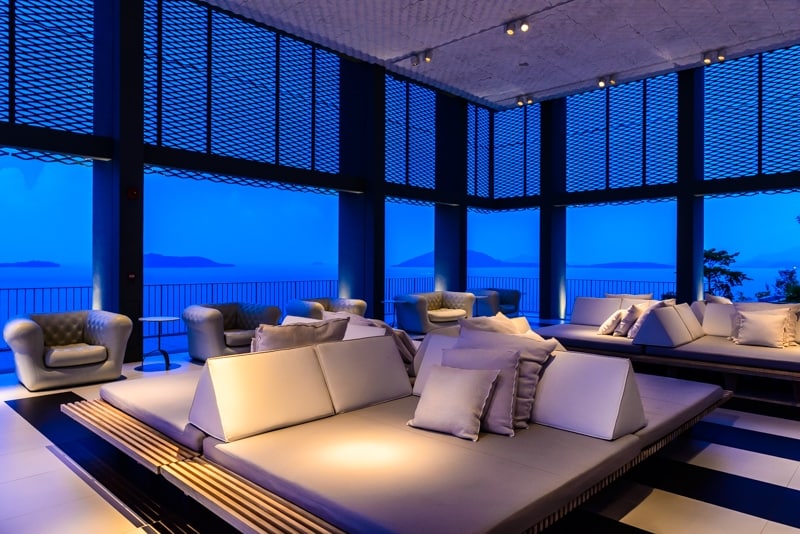 パノラマビューを楽しめるポイントにはリラク ゼーションスペースが