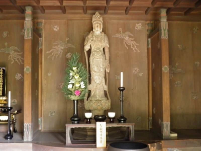 優美な姿の観音像