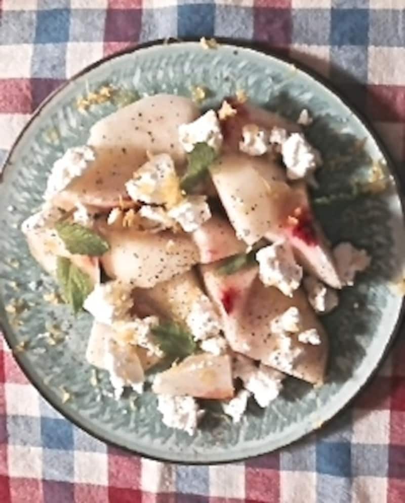 桃とシェーブルのサラダ