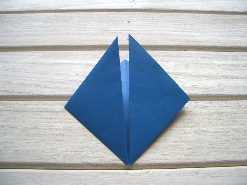 両端を折り上げる