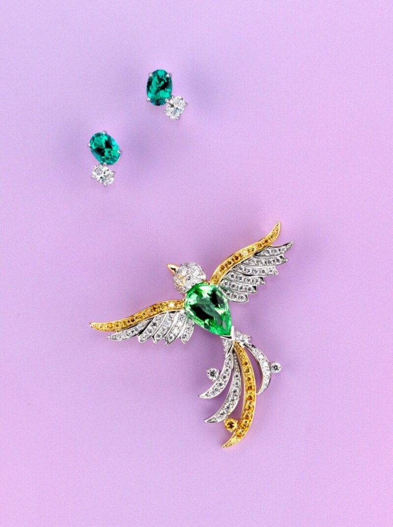 幸せを運んでくる神秘の鳥をデザイン