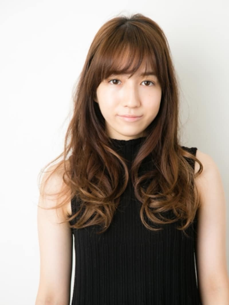 胸ラインのワンレングスロング