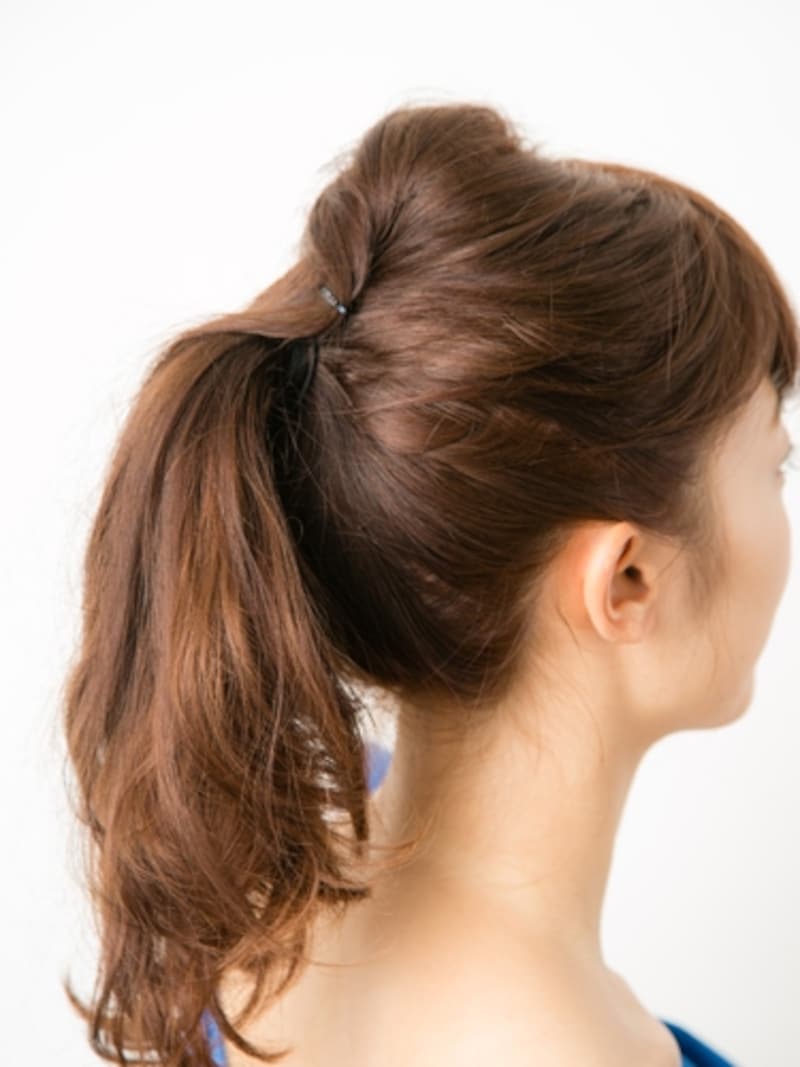 ポニーテールとトップを分けてボリュームを出しやすく