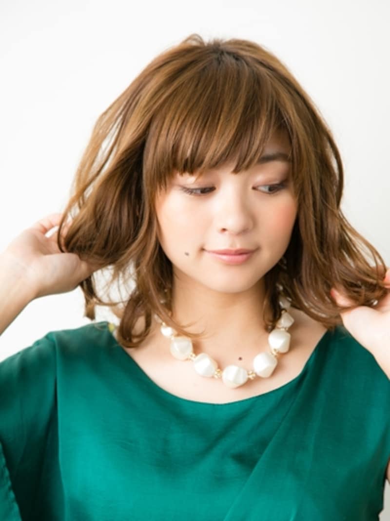 .やわらかめのワックスをもみこむ