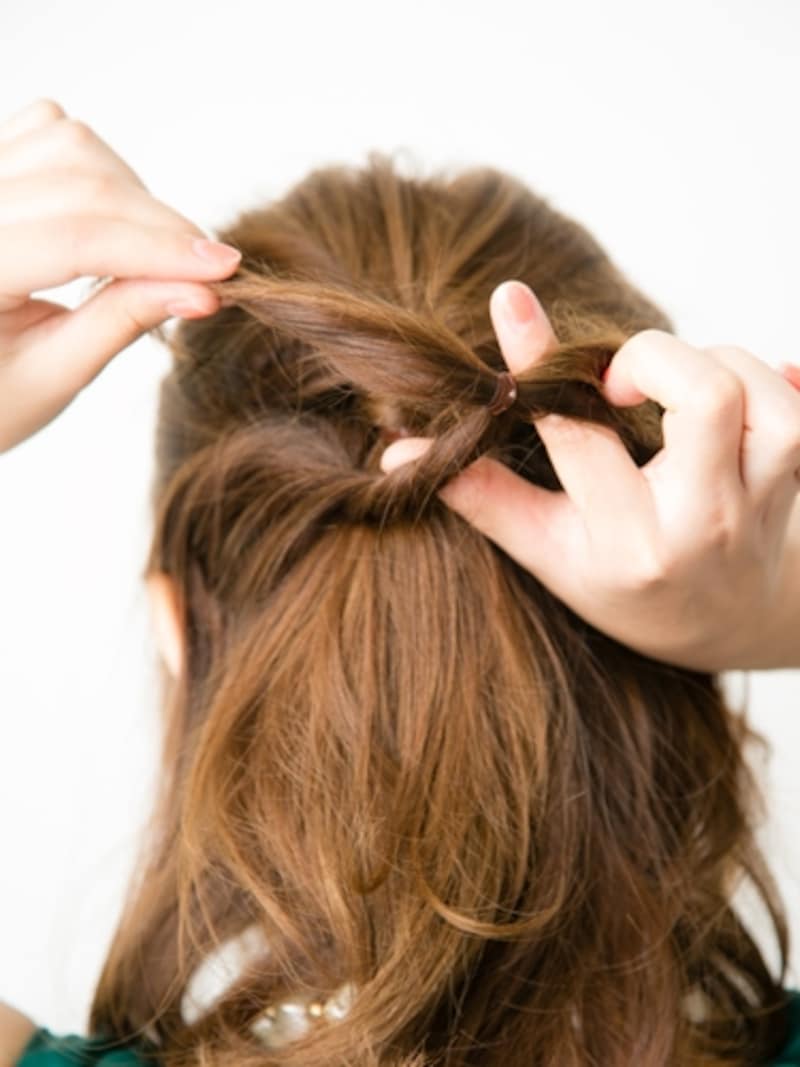 4で結んだ髪もくるっと通す