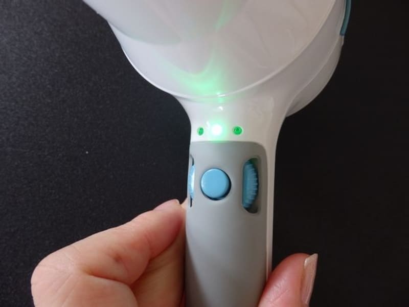 風量と温度が手元で調整でき、カラーで温度が分かる仕組みに