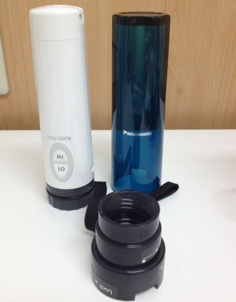 手前のアダプターはペットボトル使用時に使います