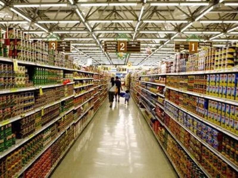 カラフルな商品が整然とならんだスーパーマーケット。コンドミニアム派には欠かせない存在