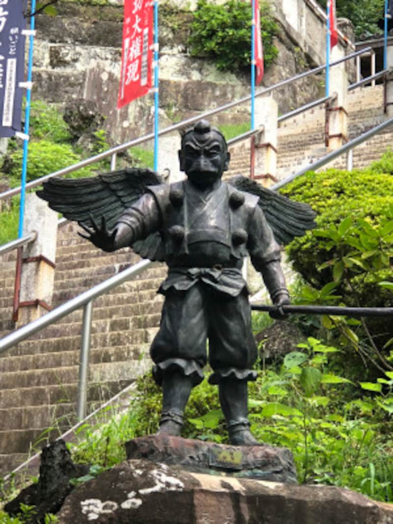 半僧坊のお供とされる烏天狗