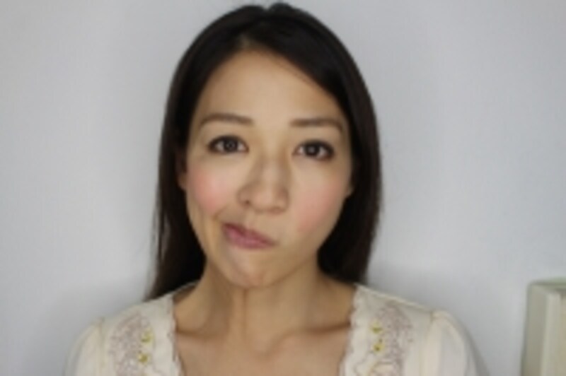 左頬の時は右を意識して。