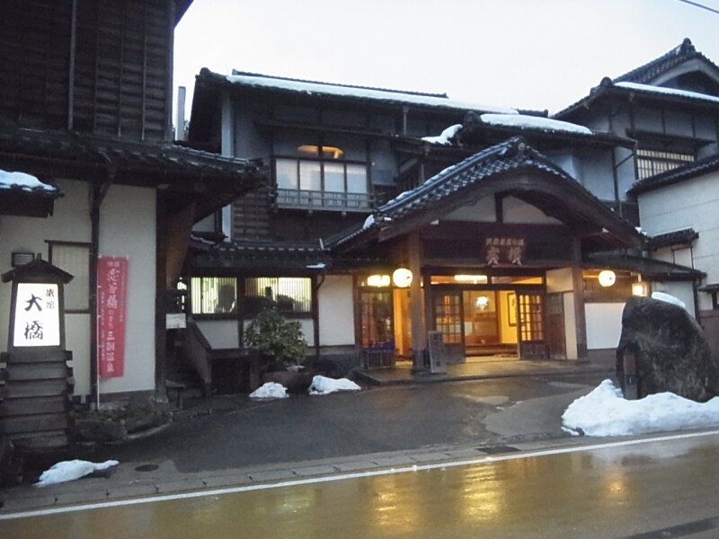 足元湧出の大橋