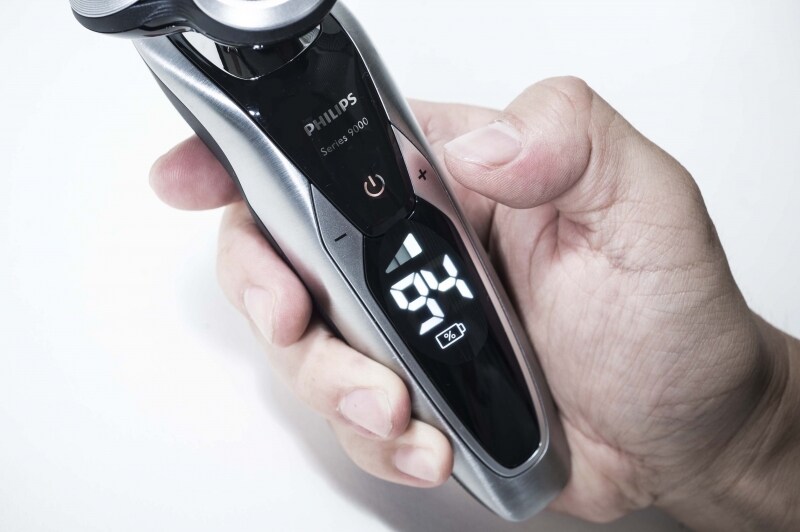 内刃の回転速度を３段階に設定でき、弱で1900回転／分、中で2100回転／分、強で2300回転／分