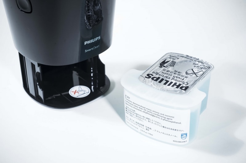 以前のモデルまでは液体を注ぐタイプだったが、使い勝手を向上させるためにカートリッジ式に