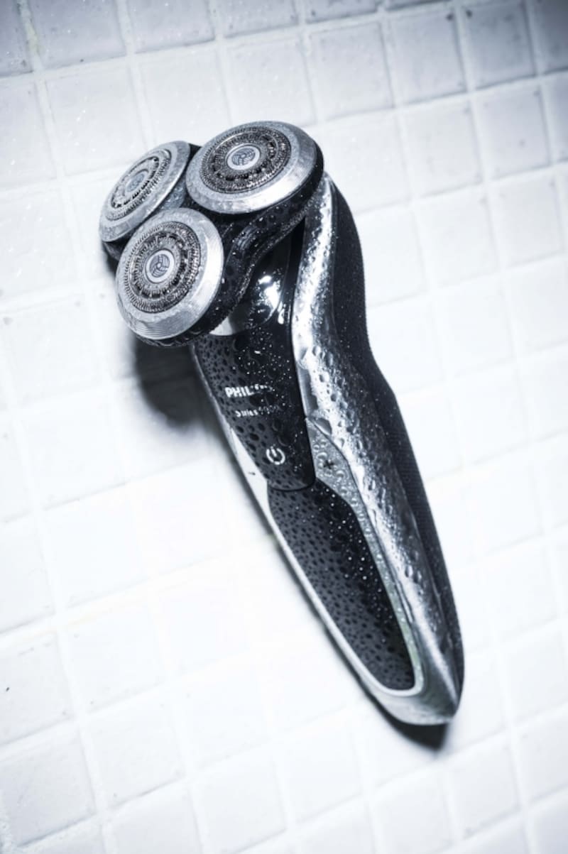 本体はIPX7準拠の防水設計。細身でグリップしやすい