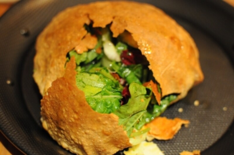 ナイフを入れると……