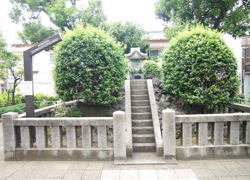 謡曲「隅田川」は妙亀尼の伝説を元に作られた