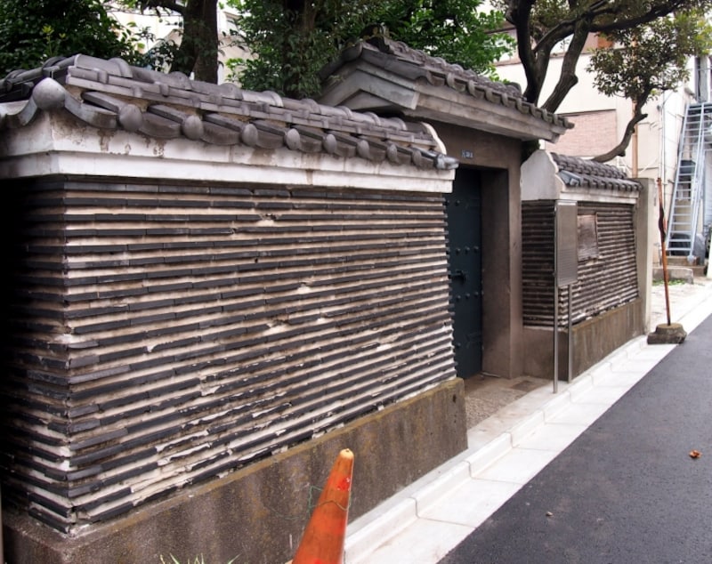 見事な築地塀だ