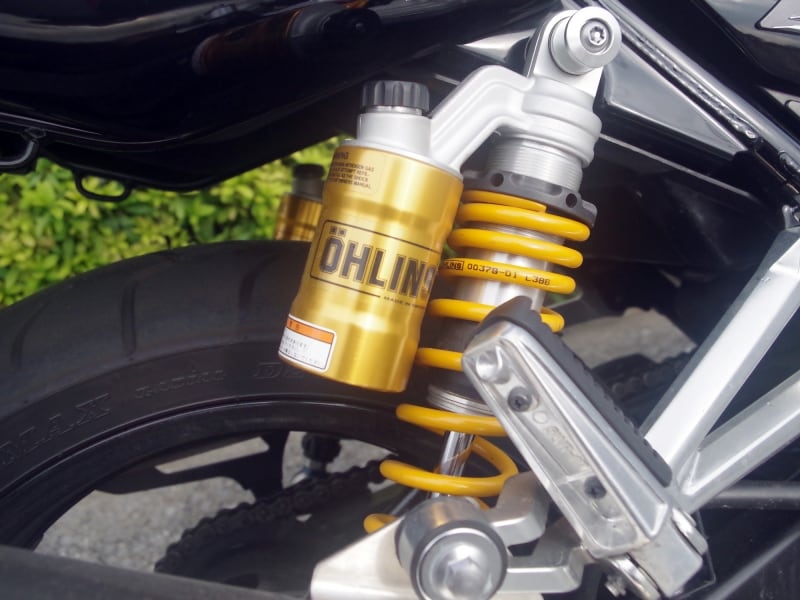 XJR1300のリアサスは評価の高いオーリンズ