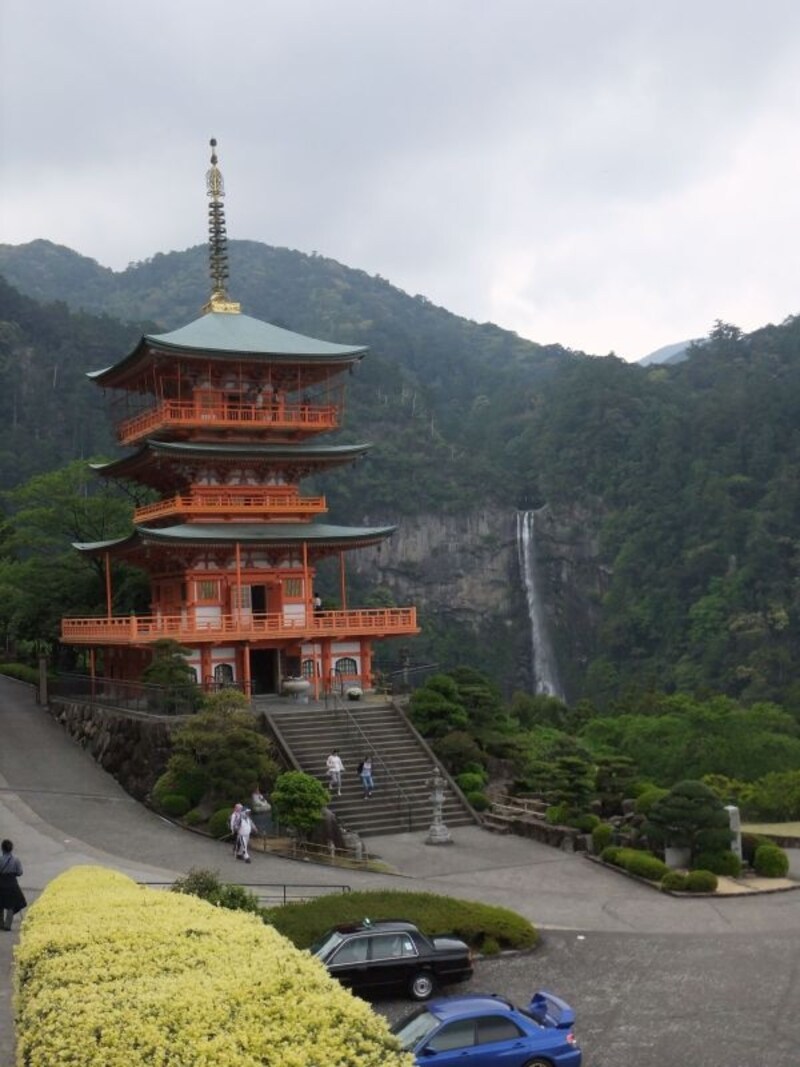 青岸渡寺(4)/三重塔と那智の滝