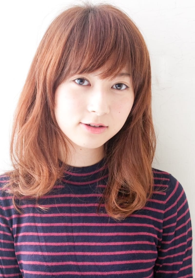 鎖骨下5センチのセミロングスタイル