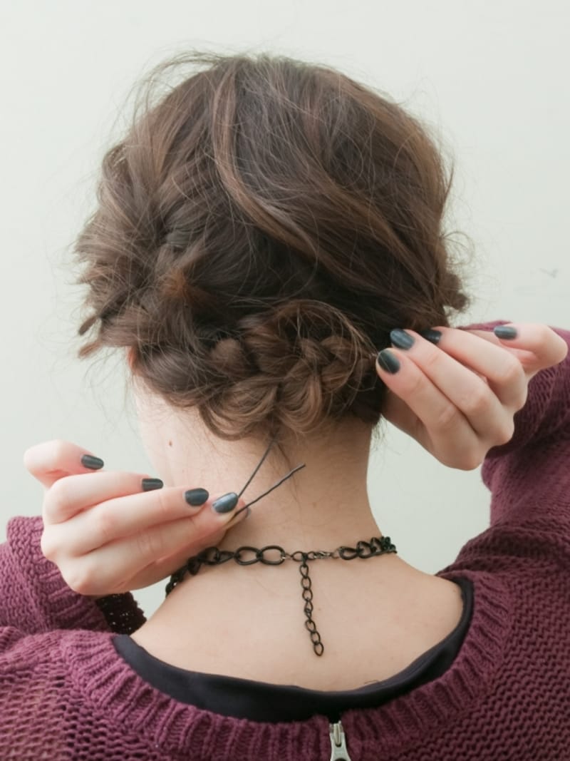 クロスするように