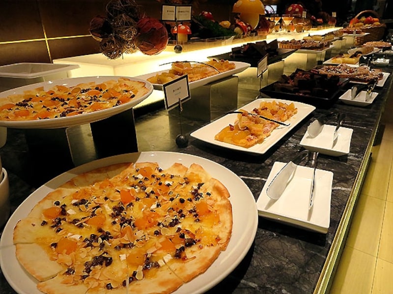 マーブルラウンジ 料理とデザートのブッフェ台