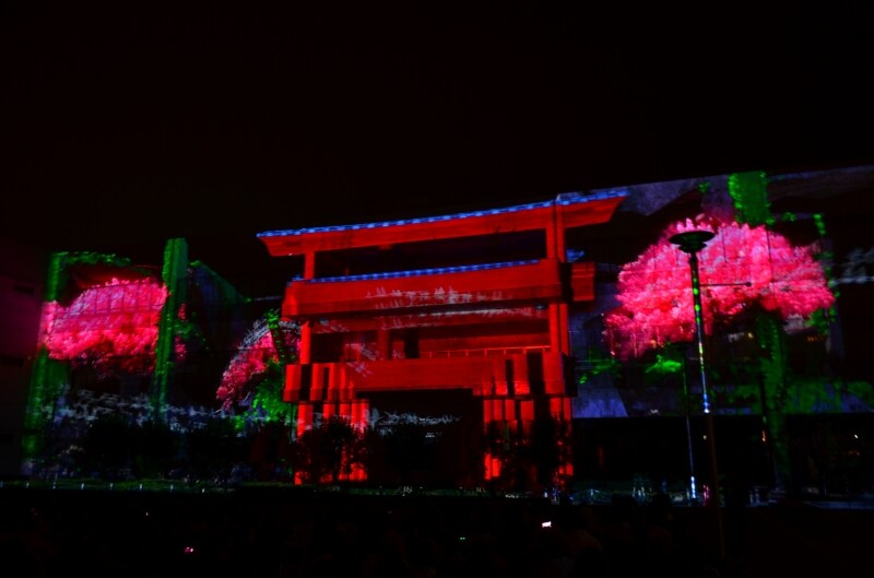 日本の美しさを感じる色鮮やかな作品