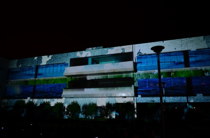 建物の形状に合わせた映像