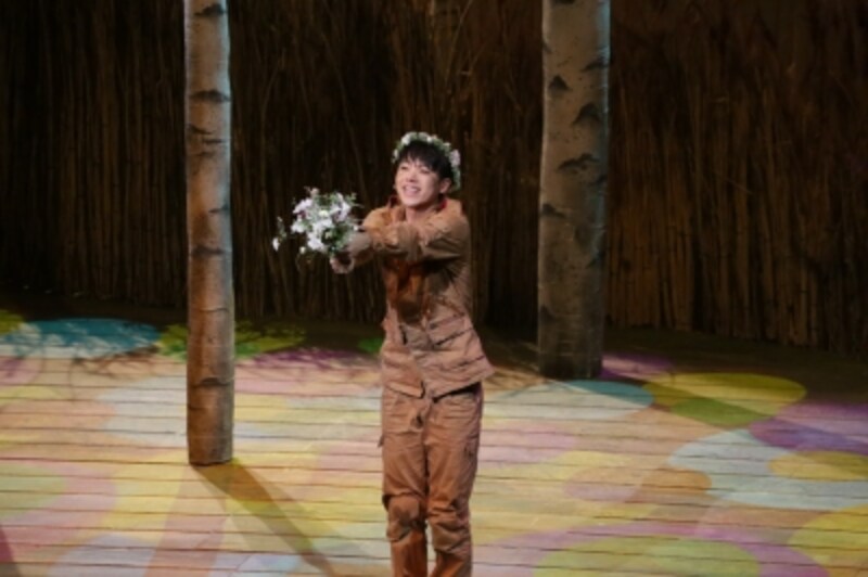 『女神様が見ている』来日公演より (C) アミューズ2014